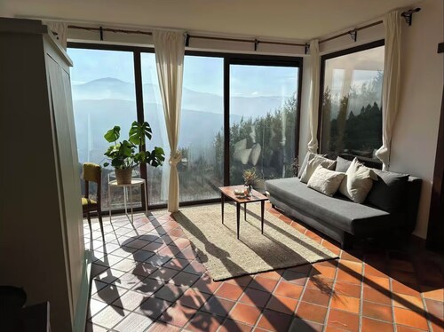 Serene Mountain View Retreat