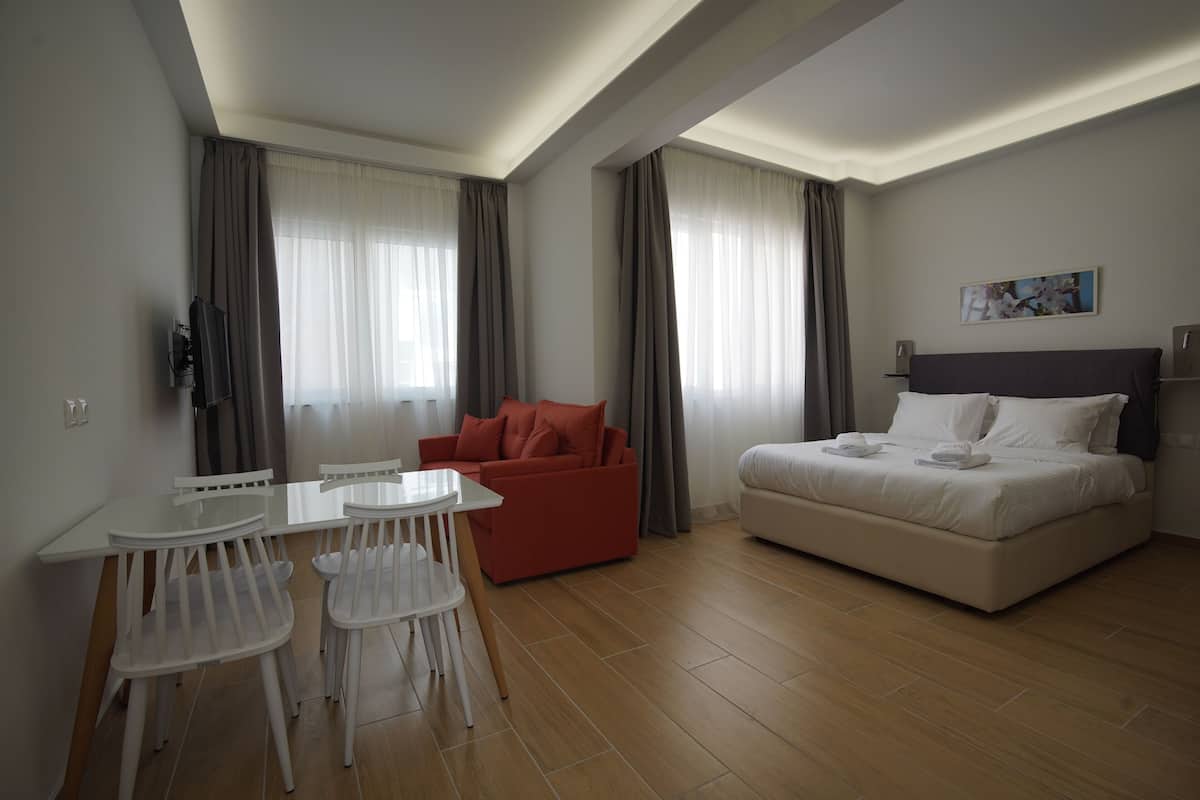 Executive Studio, 1 Double Bed with Sofa bed, Non Smoking, Air conditioning | Living area | 43-inch TV with cable channels