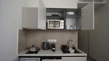 Comfort Studio, 1 Double Bed, Balcony, City View | Private kitchen | Mini-fridge, microwave, stovetop, espresso maker