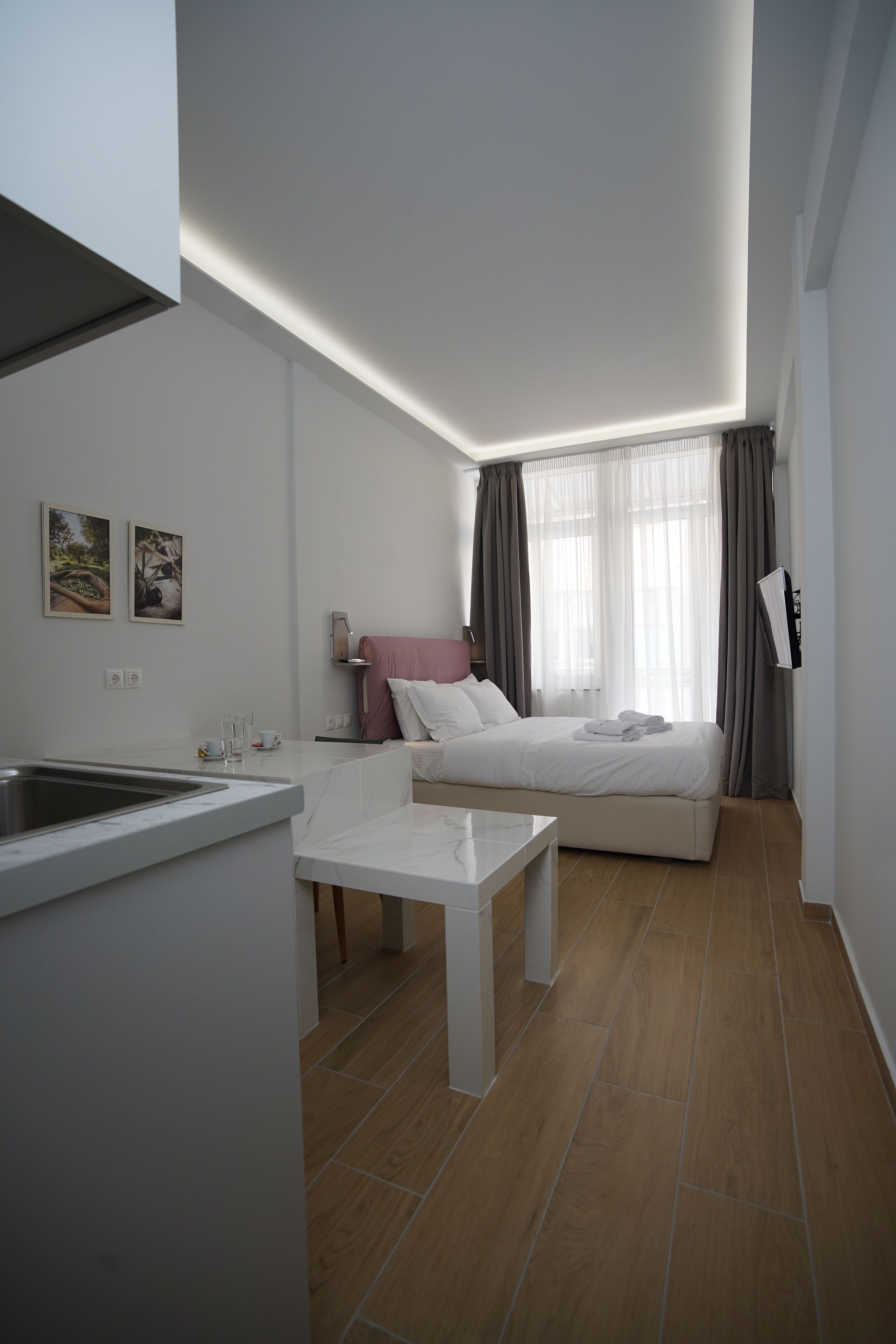 Comfort Studio, 1 Double Bed, Balcony, City View | Individually decorated, individually furnished, blackout drapes