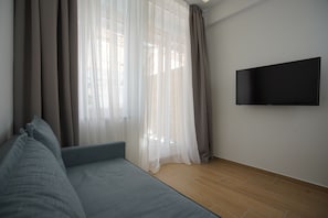 43-inch TV with cable channels