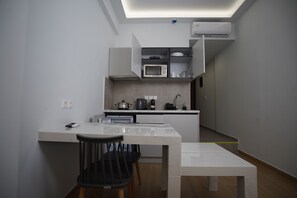 コンフォート スタジオ ダブルベッド 1 台 バルコニー シティビュー | 専用キッチン | 小型冷蔵庫、電子レンジ、コンロ、エスプレッソマシン