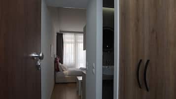 Comfort-Studio, 1 Doppelbett, Balkon, Stadtblick | Individuell dekoriert, individuell eingerichtet, Verdunkelungsvorhänge