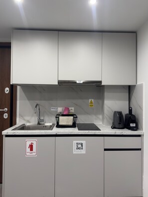 Executive Studio, 1 Double Bed with Sofa bed, Non Smoking, Air conditioning | Private kitchen | Mini-fridge, microwave, stovetop, espresso maker