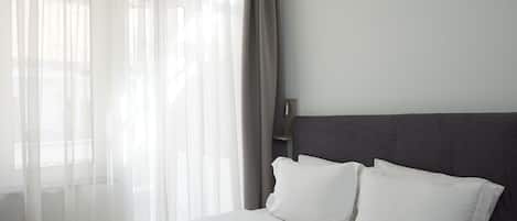 Studio Classique, 1 lit double, balcon, vue ville
