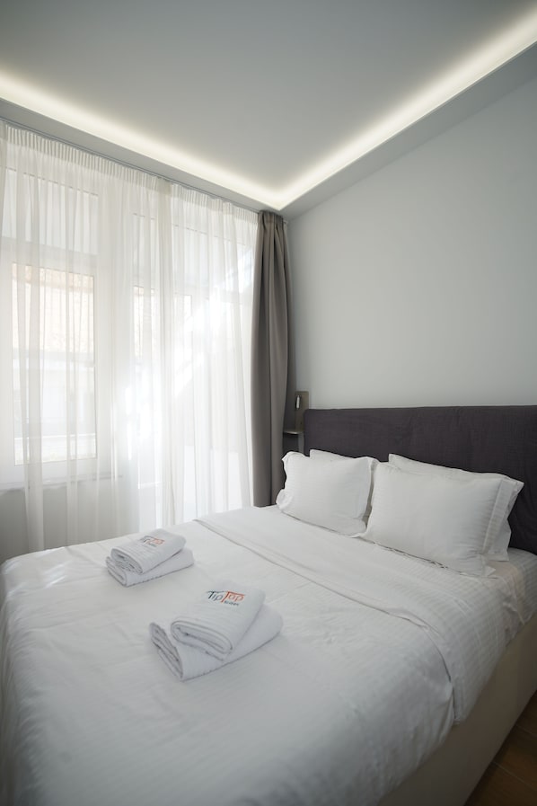 Classic Studio, 1 Double Bed, Balcony, City View