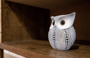 A white ceramic owl with a perforated pattern and gold eyes on a wooden shelf. - Miami+3BR+8 Guest +Near Cruise Port + Calle 8 +Brickell+South Beach+Free Parking (Miami)