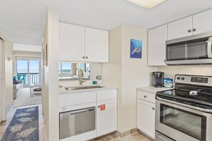 Fridge, microwave, oven, stovetop - Encanto Blue on the Beach PH37 (Panama City Beach)
