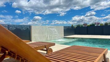 Piscine couverte, piscine extérieure