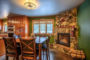 Dining - Lovely Lodge, near Old Forge
(Eagle Bay)