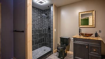 Bruser, hårtørrer, håndklæder, Toiletpapir
