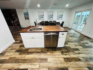 Private kitchen - Beautiful Home Game Room + Guest House + Heat Pool & Jacuzzi Vero beach RENT88 (Vero Beach)