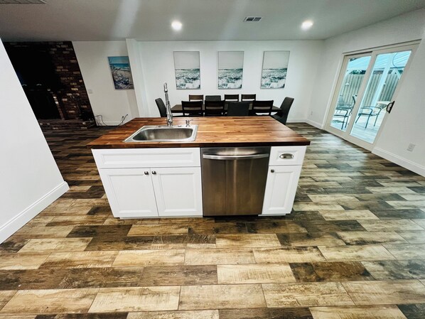 Private kitchen - Beautiful Home Game Room + Guest House + Heat Pool & Jacuzzi Vero beach RENT88 (Vero Beach)