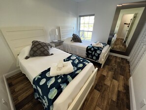 4 bedrooms, desk, iron/ironing board, free WiFi - Beautiful Home Game Room + Guest House + Heat Pool & Jacuzzi Vero beach RENT88 (Vero Beach)