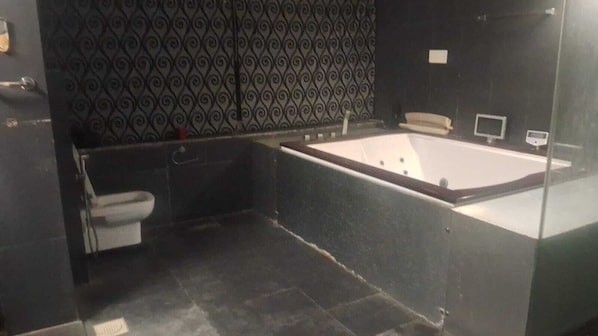 Toallas, jabón, papel de baño 