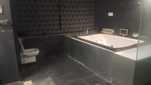 2-bedroom apartment in fabulous Thoraipakkam with WiFi, AC, fitness room