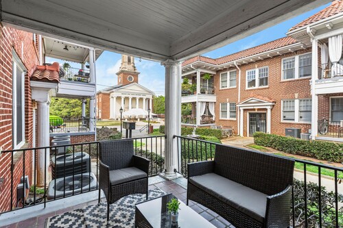 Charming 2-bedroom apartment in dowtown Decatur/ 20 min from downtown ATL