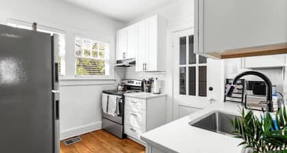 Charming 2-bedroom apartment in dowtown Decatur/ 20 min from downtown ATL