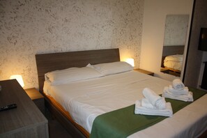 Comfort Apartment, 2 Bedrooms | Laptop workspace, iron/ironing board - Apiro 11 Apartment (Rome)