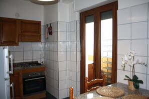 Appartement Confort, 2 chambres | Cuisine privée | Grand réfrigérateur, four, plaque de cuisson