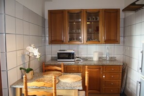 Comfort Apartment, 2 Bedrooms | Private kitchen | Full-size fridge, oven, stovetop, cookware/dishes/utensils - Apiro 11 Apartment (Rome)