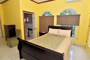 1 bedroom, WiFi, bed sheets - Charming 1-bedroom in iconic Montego Bay with WiFi, AC (St. James Parish)
