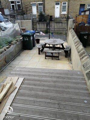 Shared Dormitory, 3 Bedrooms | Exterior - Room-charming Bradford Room to Rent With (Bradford)