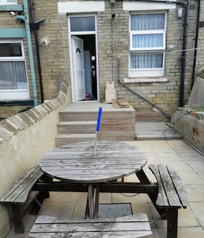 Shared Dormitory, 3 Bedrooms | Exterior - Room-charming Bradford Room to Rent With (Bradford)