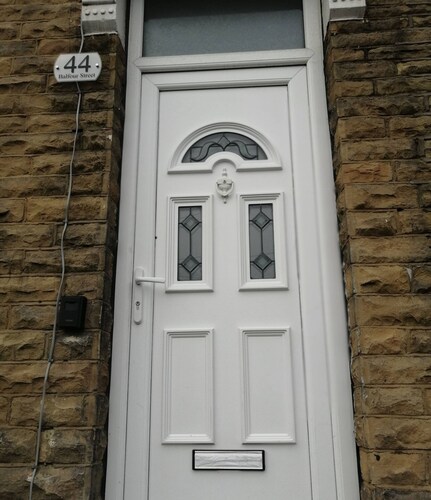 Room-charming Bradford Room to Rent With