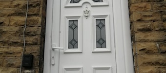 Room-charming Bradford Room to Rent With