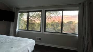 2 bedrooms, desk, free WiFi, bed sheets