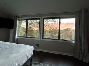 2 bedrooms, desk, free WiFi, bed sheets