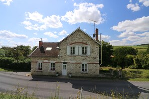 Front of property - Café Bulle (Jonquery)
