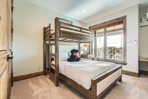 2 quartos, ferros/tábuas de passar roupa, Wi-Fi de cortesia