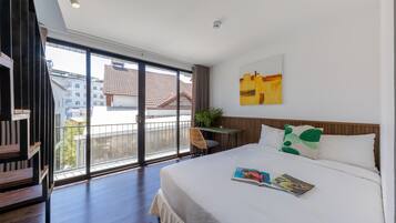 Panoramic Room, Balcony, City View | Terrace/patio