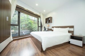 ดีลักซ์อพาร์ทเมนท์, ลานระเบียง, วิวเมือง | 1 ห้องนอน, เครื่องนอนระดับพรีเมียม, เตียงพร้อมฟูกเสริมที่นอน