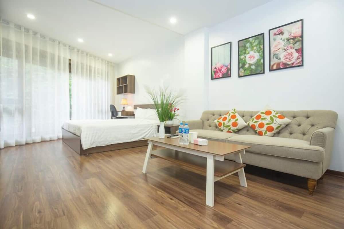 Deluxe Apartment, Patio, City View | Living area