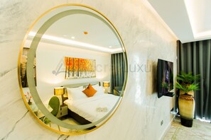 Deluxe Studio | 1 bedroom, in-room safe, iron/ironing board, free WiFi