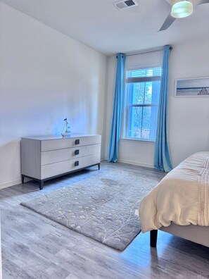 4 chambres, bureau, fer et planche à repasser, accès au Wi-Fi (inclus)