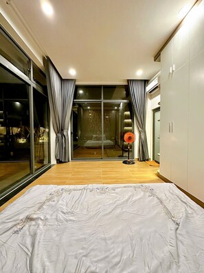 Habitación Confort, vistas al jardín | Escritorio, cortinas opacas, tabla de planchar con plancha y wifi gratis