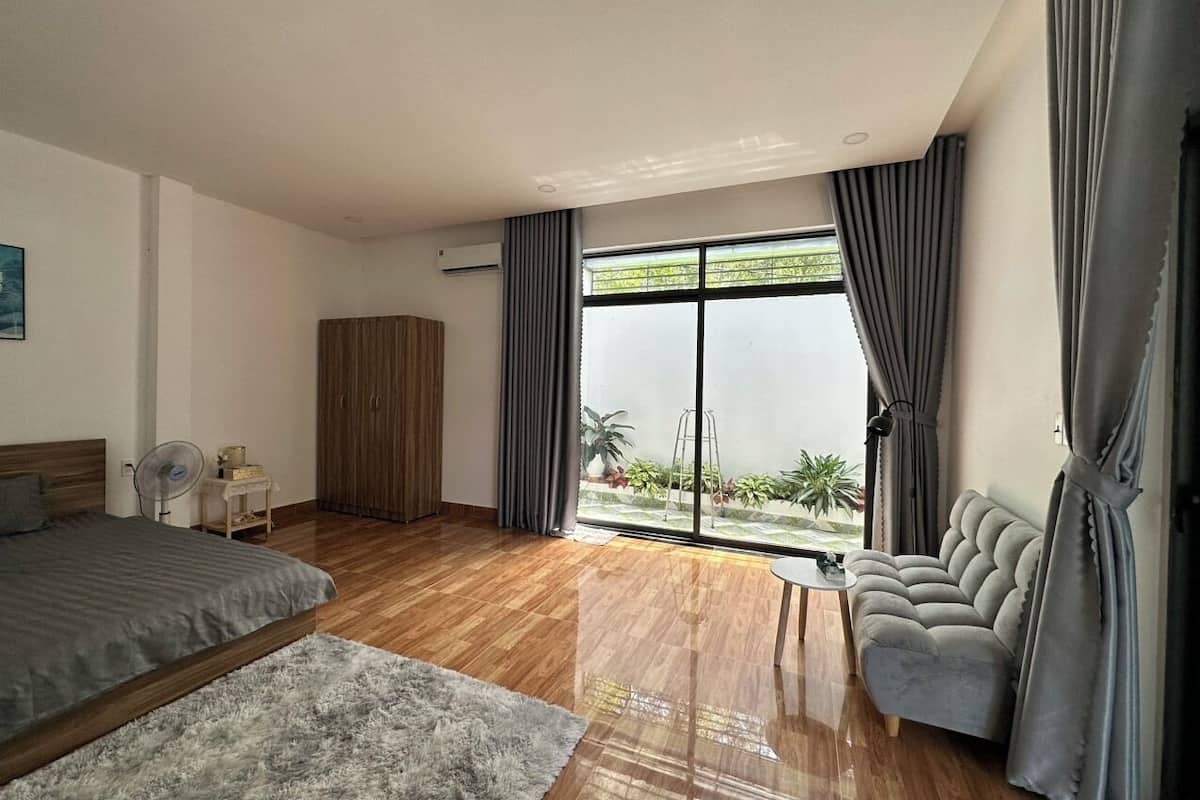 Comfort Room | Desk, blackout drapes, iron/ironing board, free WiFi
