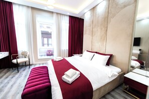 5 Schlafzimmer, Schreibtisch, Bügeleisen/Bügelbrett, WLAN