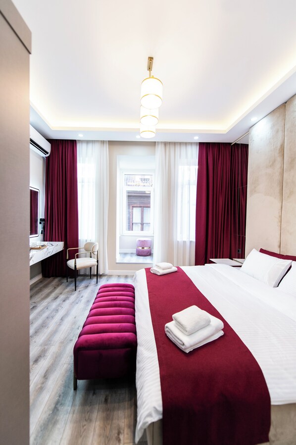 5 bedrooms, desk, iron/ironing board, WiFi - Your Calm Corner in the Heart of Istanbul (Istanbul)