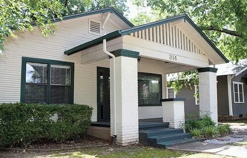 Charming Home Near Campus & Downtown – Walk to OU!