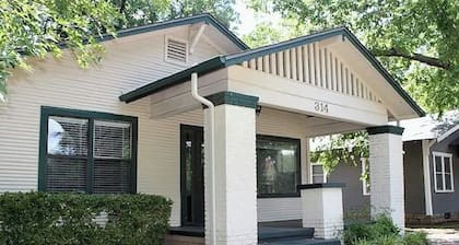 Charming Home Near Campus & Downtown – Walk to OU!