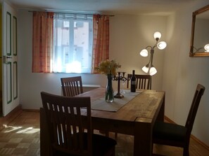 Dining - Entire vacation home -GRÜNE FRANZISKA- 5min. from EuropaPark for 8 pers. (Ettenheim)