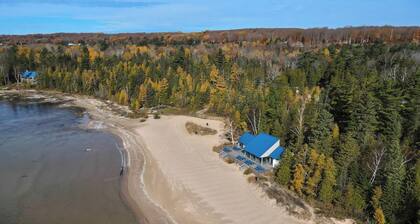 Harbor Cove 78- Harbor Springs Condo with private beach & close to skiing