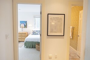 3 bedrooms, in-room safe, desk, iron/ironing board