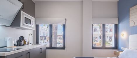 Een strijkplank/strijkijzer, gratis wifi, beddengoed