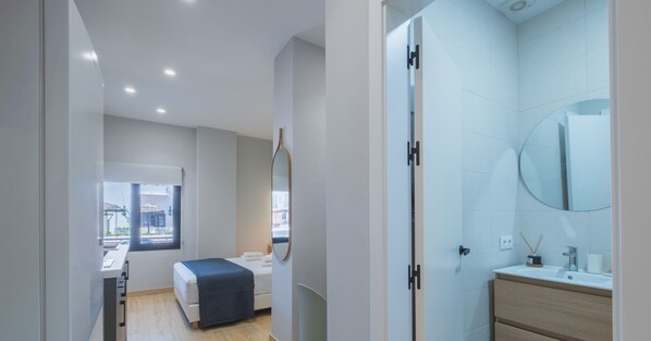 Fer et planche à repasser, Wi-Fi gratuit, draps fournis